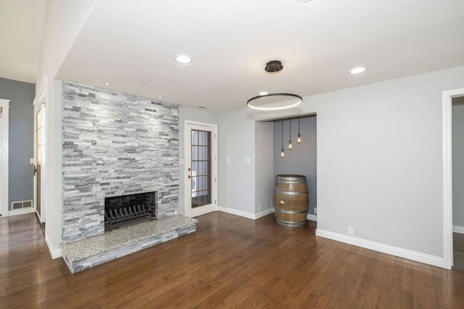 Photo - Beautifully Appointed 5 Bed, 4 Bath Executive Home