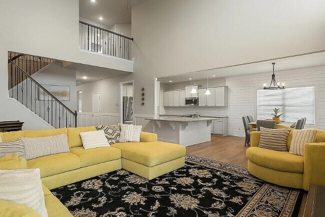 Photo - 182 Hillmont Dr