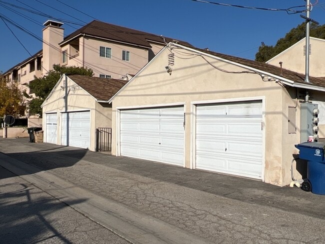Photo - 1233 N Hollywood Way Unit A