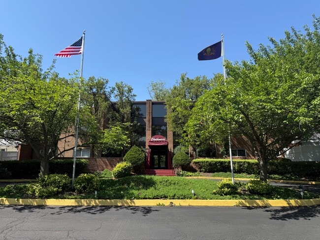 Building Photo - Chelbourne Plaza Rental