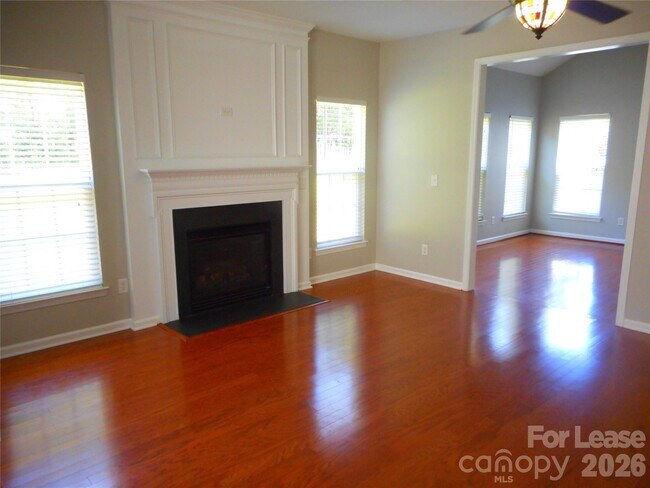 1018 Fountainbrook Dr