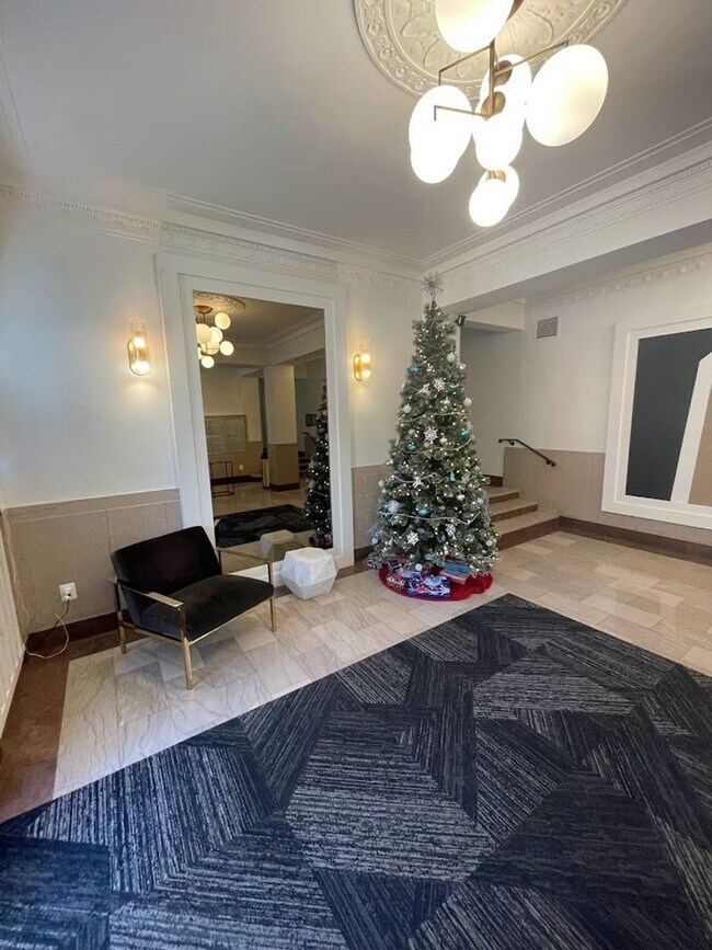 Photo - Updated Corner Unit at the Swarthmore in F...