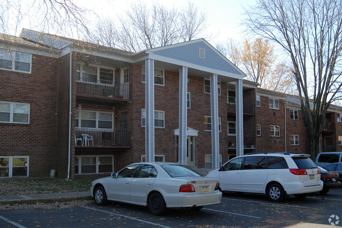 Elmwood Park Apartments - Elmwood Park Apartments