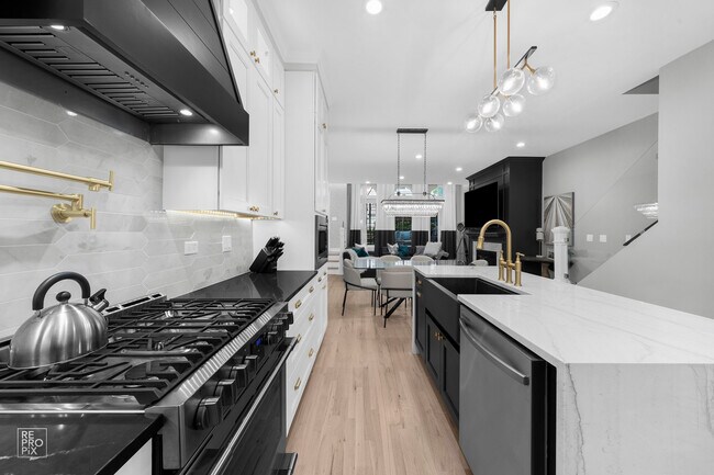 Photo - 355 W Superior St