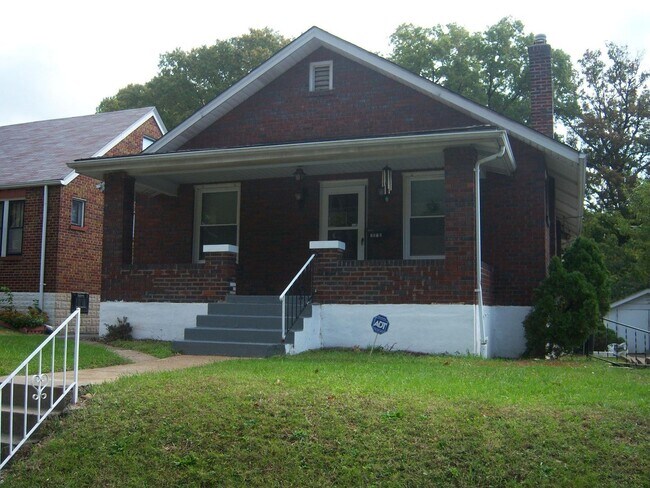 Building Photo - 2 Bedroom Brick Home $1095