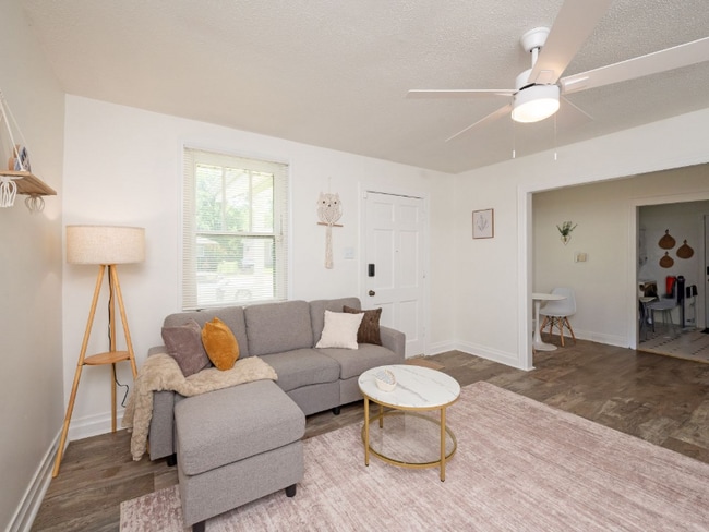 Photo - 1917 Bragg St