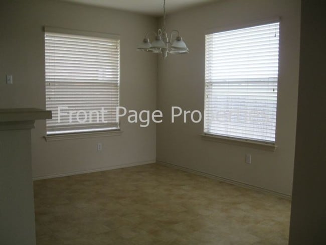 Photo - 1324 Peppermint Trl