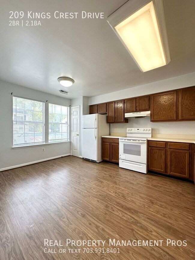 Photo - 209 Kings Crest Dr