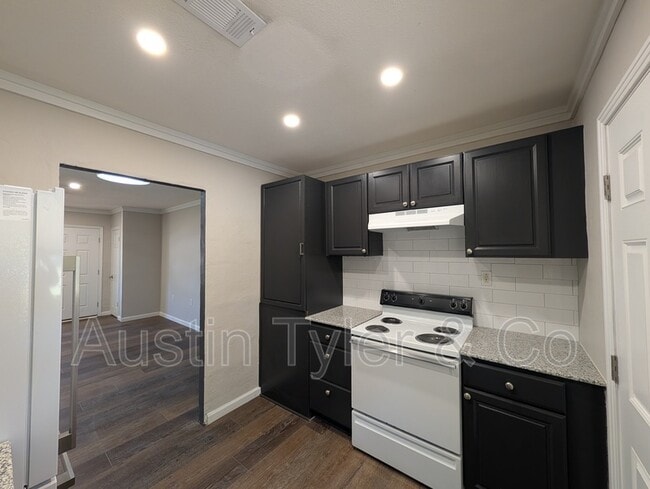 Photo - 2998A Smith St