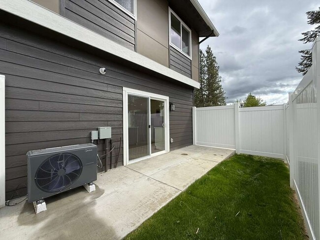 Photo - 3925 E 32nd Ave Unidad 4