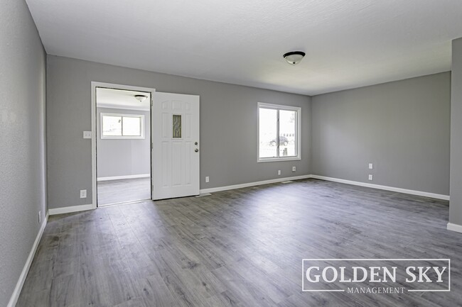 Photo - 1700 N Manring Ave