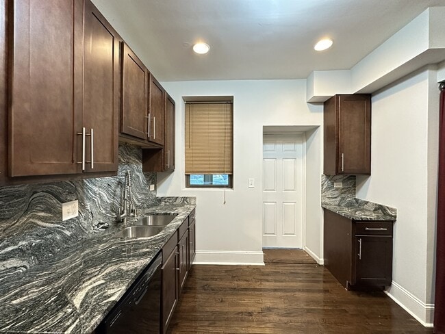 Photo - 3151 W Belle Plaine Ave Unit 1