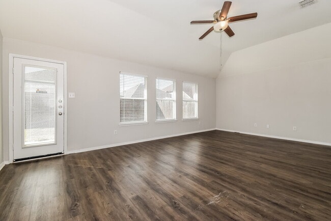 Photo - 910 Bowie Dr