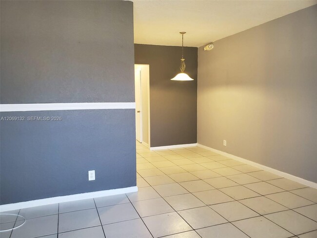 Photo - 280 SW 11th Ave Unidad 18