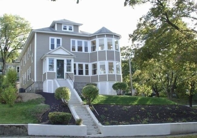 Building Photo - 920 Pleasant St Unit 1