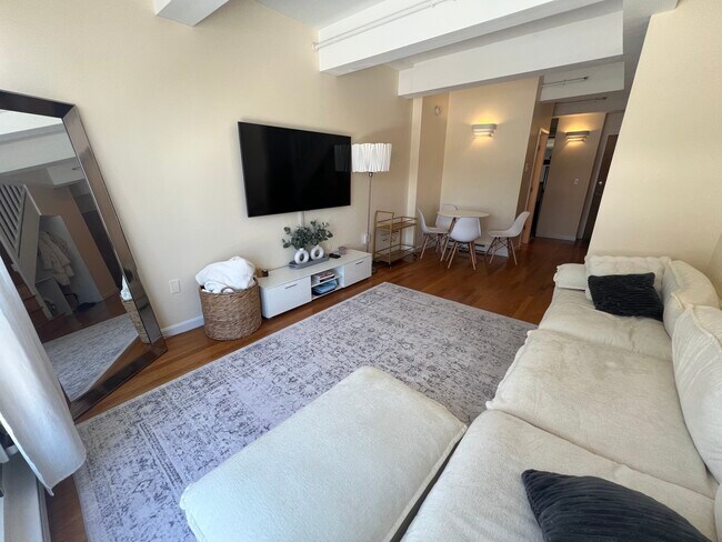 Photo - 12 Stoneholm St Unit 617