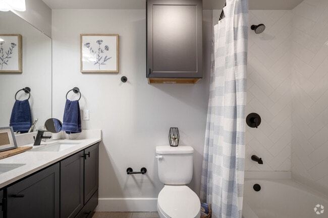 2BR, 2BA - 845SF