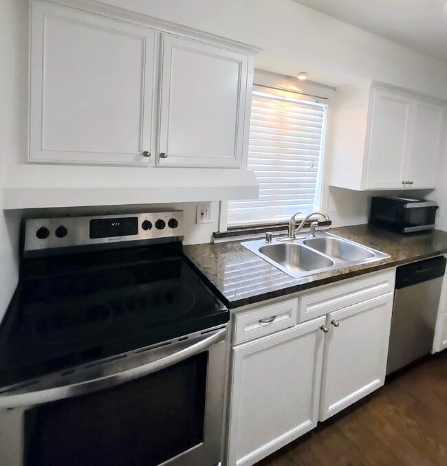 2704 Mason St Townhome Townhome Rental in Houston TX