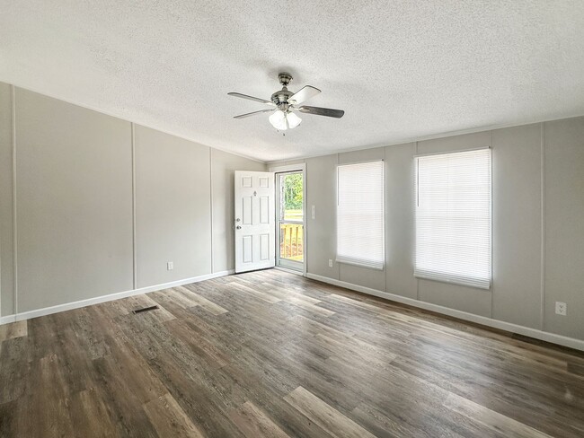 Photo - REMODELED 3BD 2BA HOME FOR RENT!