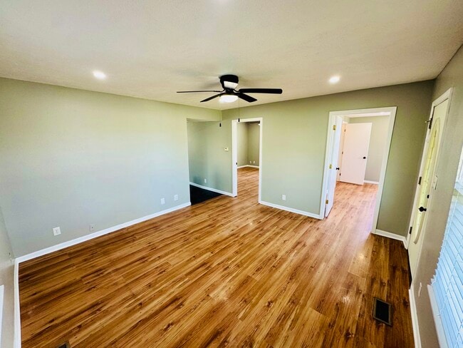 Photo - 1324 W Walnut St