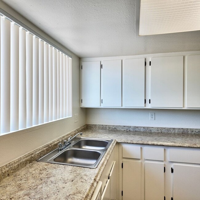 Building Photo - 3363 W Harmont Dr Unit 3363-03