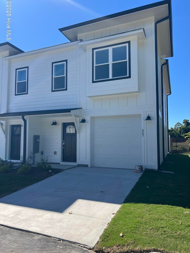 Building Photo - 257 Townhome Ln