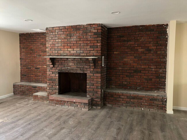 Photo - Recently Renovated 3 Bedroom Home! Very Spacious Living Area!! Master Bedroom with 1/2 Bath! Lots...