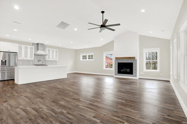 Photo - 2110 S Smith Rd