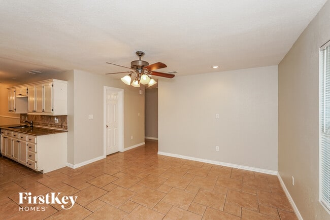 Photo - 916 Meadow Park Dr