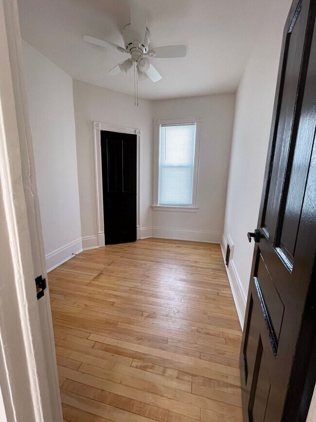 Photo - 2045 N Hubbard St Unit 2047 N Hubbard St (upper)