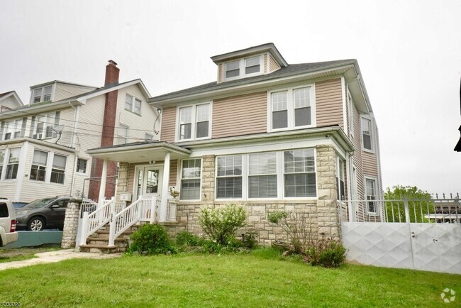 Building Photo - 35 New Lawn Ave Unit 2 Rental