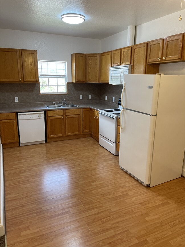 Photo - 10940 Helms Trl Unit 1