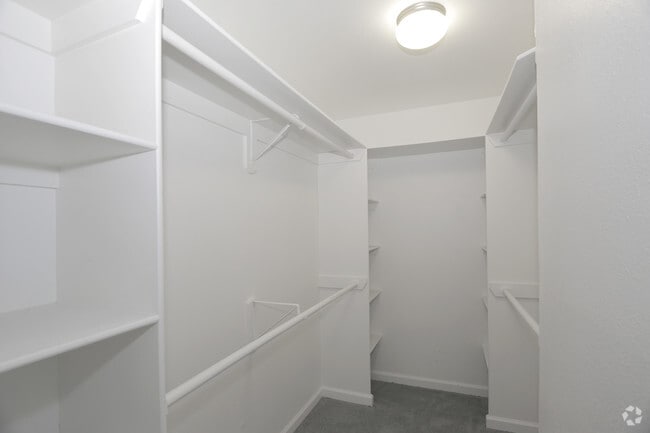 2BR, 2BA - 1150 SF