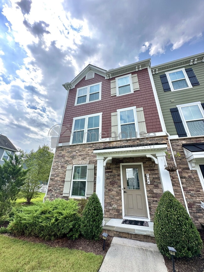 Building Photo - 724 Phalarope St