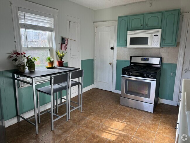 Building Photo - 14 Hazelwood St Unit 3 Rental