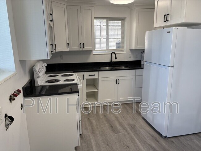 Photo - 3665 Christine St