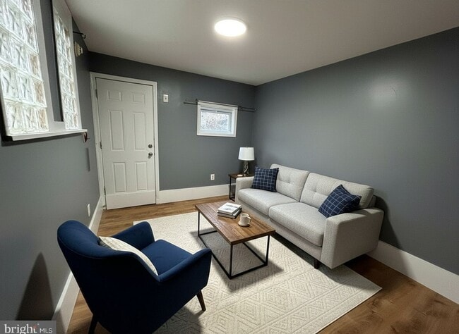 Building Photo - Spacious 5-Bedroom Home for Rent in North Philadelphia