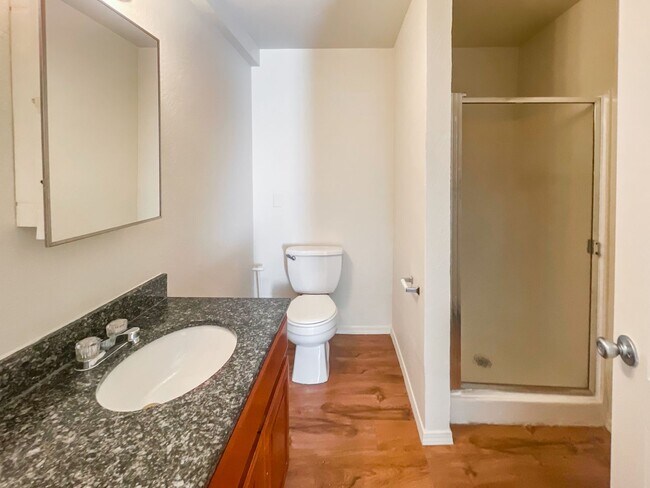 Photo - Lincoln Courtyard