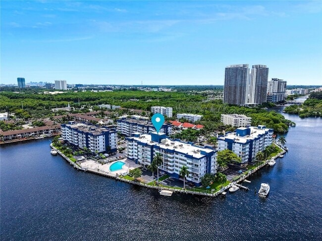 Building Photo - 16558 NE 26th Ave Unit 2A