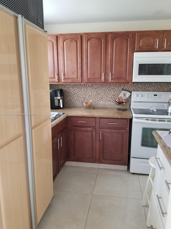 Photo - 8465 Sunrise Lakes Blvd Unidad 106