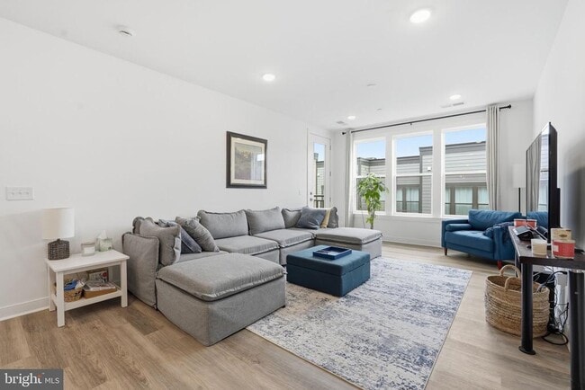 Building Photo - 21950 Garganey Ter Unit 503