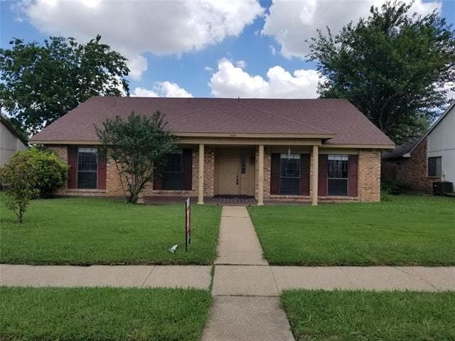 Building Photo - 1305 Clearview Dr