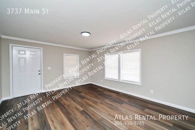 Photo - 3737 Main St