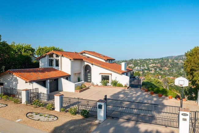 Building Photo - 4372 Park Vicente Rental