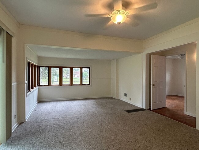 Photo - SPACIOUS 2 BEDROOM