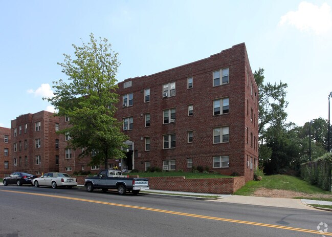 Panorama Courts - Panorama Courts Apartments