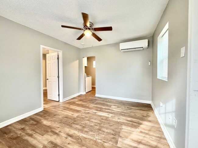 Photo - Newly Renovated One Bedroom Duplex - Move In Special!