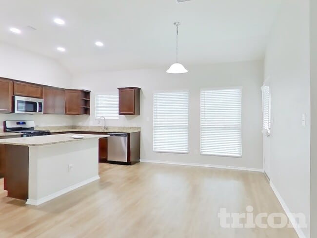 Photo - 955 Oak Falls Dr