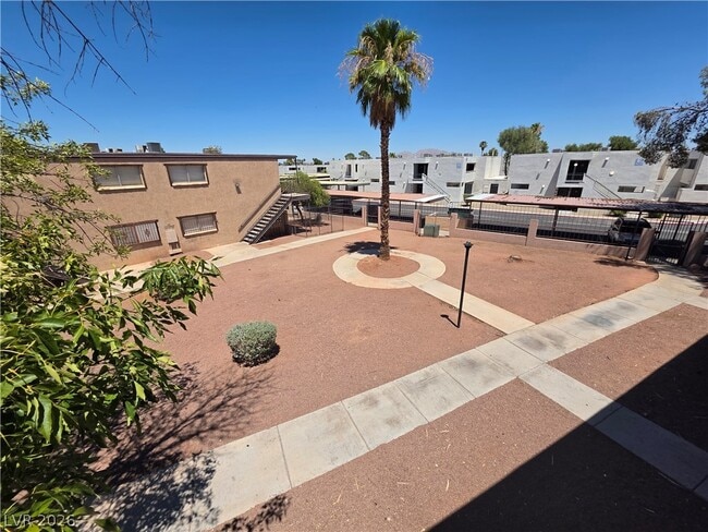 615 S Royal Crest Cir Unidad 10