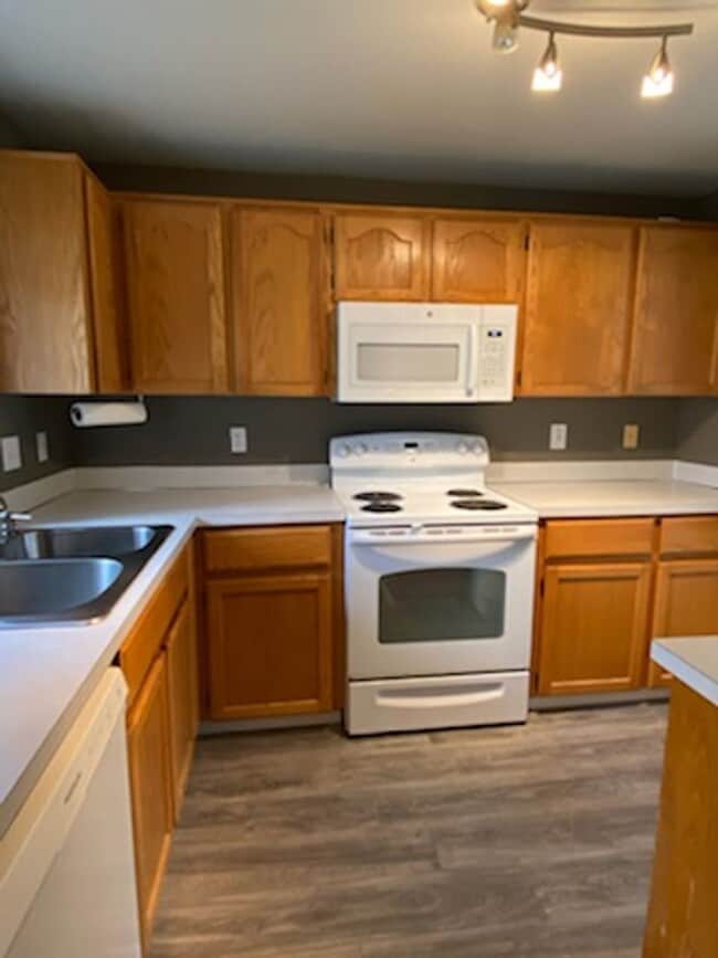 Photo - 762-770 SW Sitka Dr Unit 762